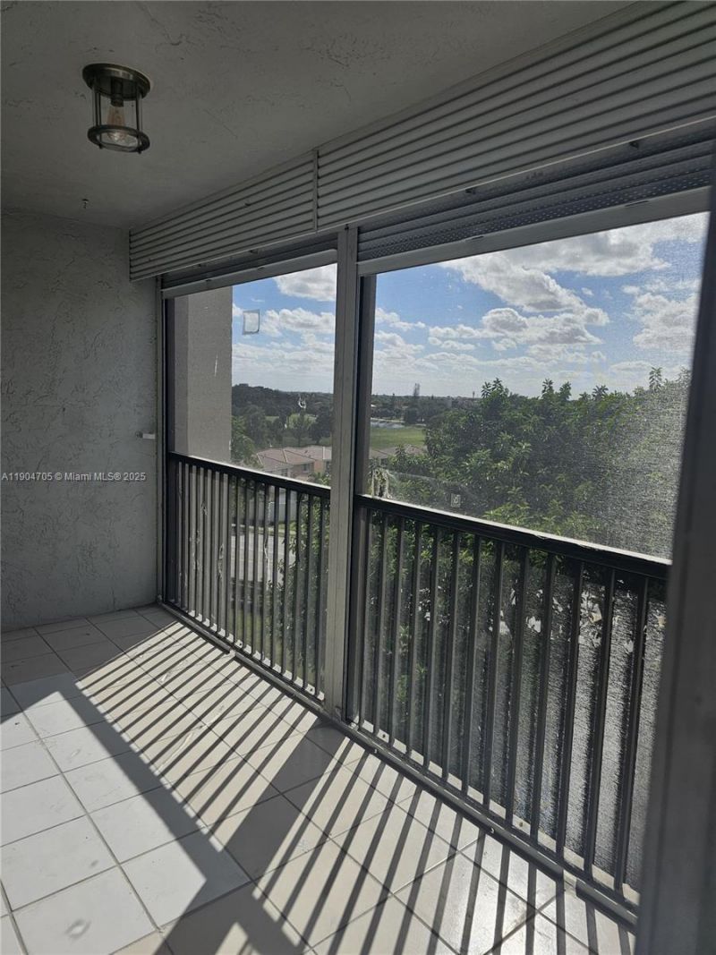 3910 Inverrary Blvd, Unit 703-B, Lauderhill, FL 33319 Photo