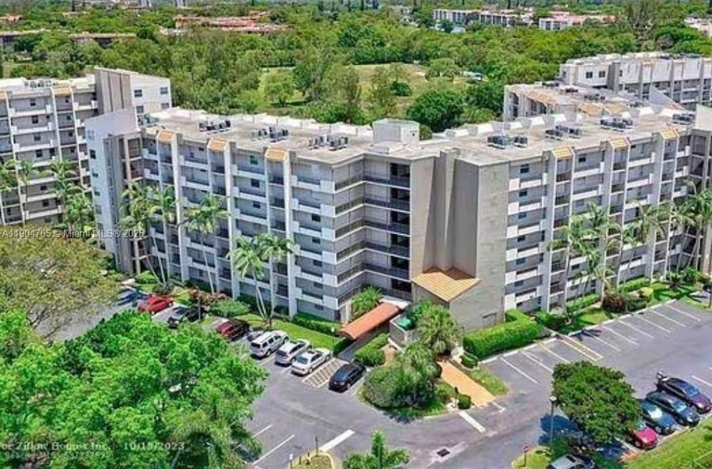 3910 Inverrary Blvd, Unit 703-B, Lauderhill, FL 33319 Photo