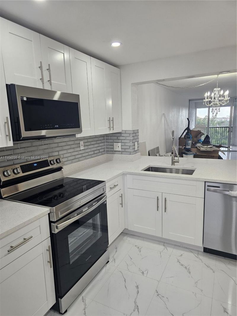 3910 Inverrary Blvd, Unit 703-B, Lauderhill, FL 33319 Photo