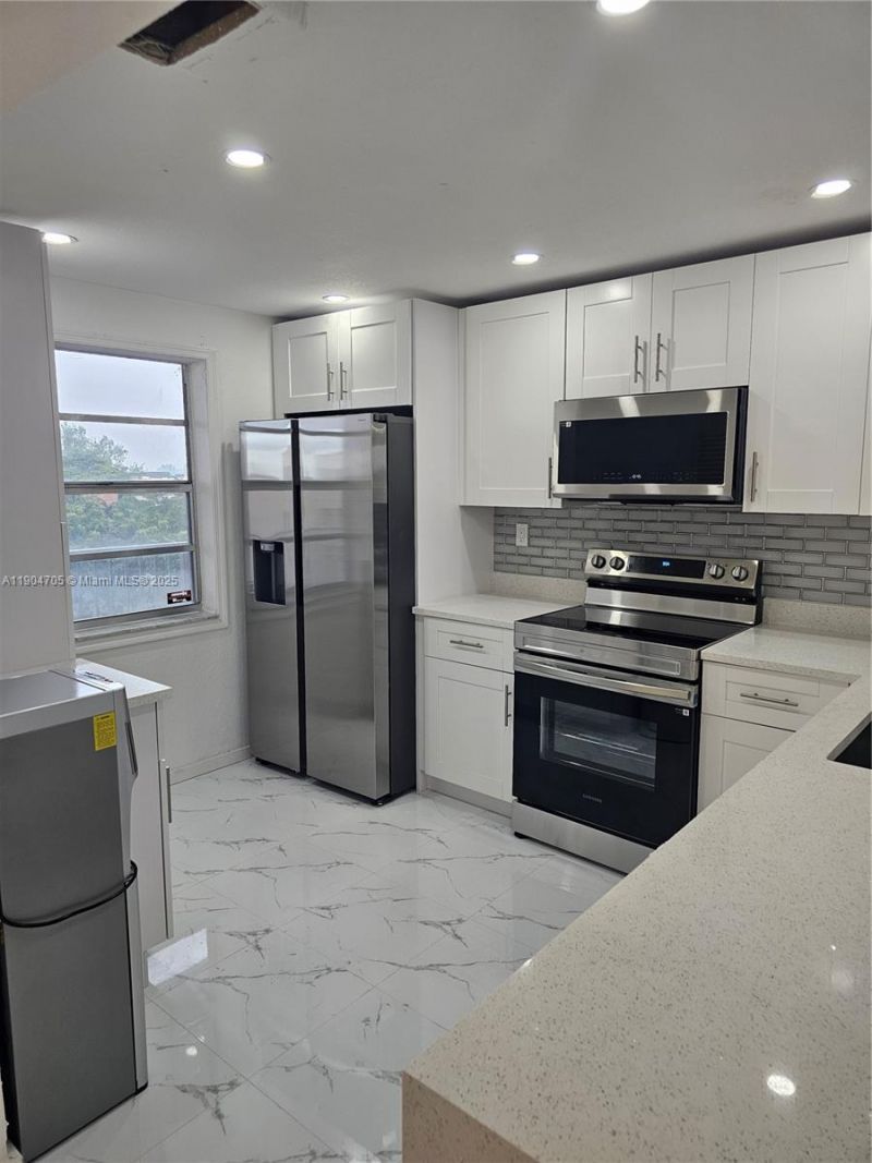 3910 Inverrary Blvd, Unit 703-B, Lauderhill, FL 33319 Photo