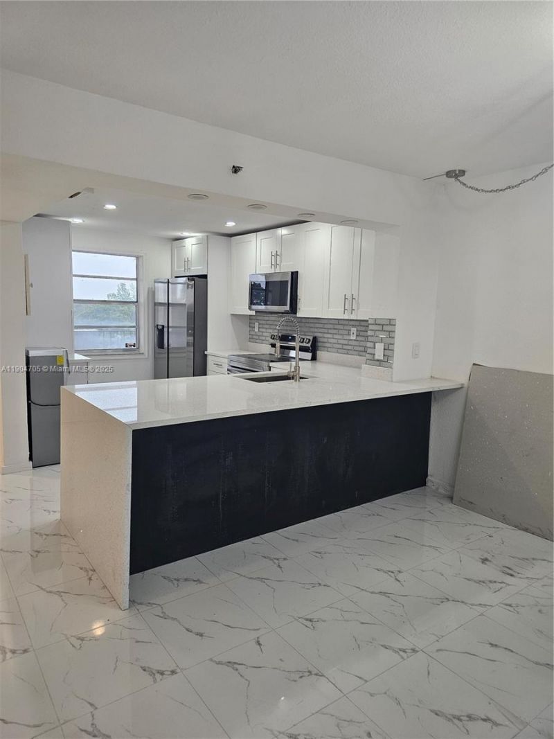 3910 Inverrary Blvd, Unit 703-B, Lauderhill, FL 33319 Photo