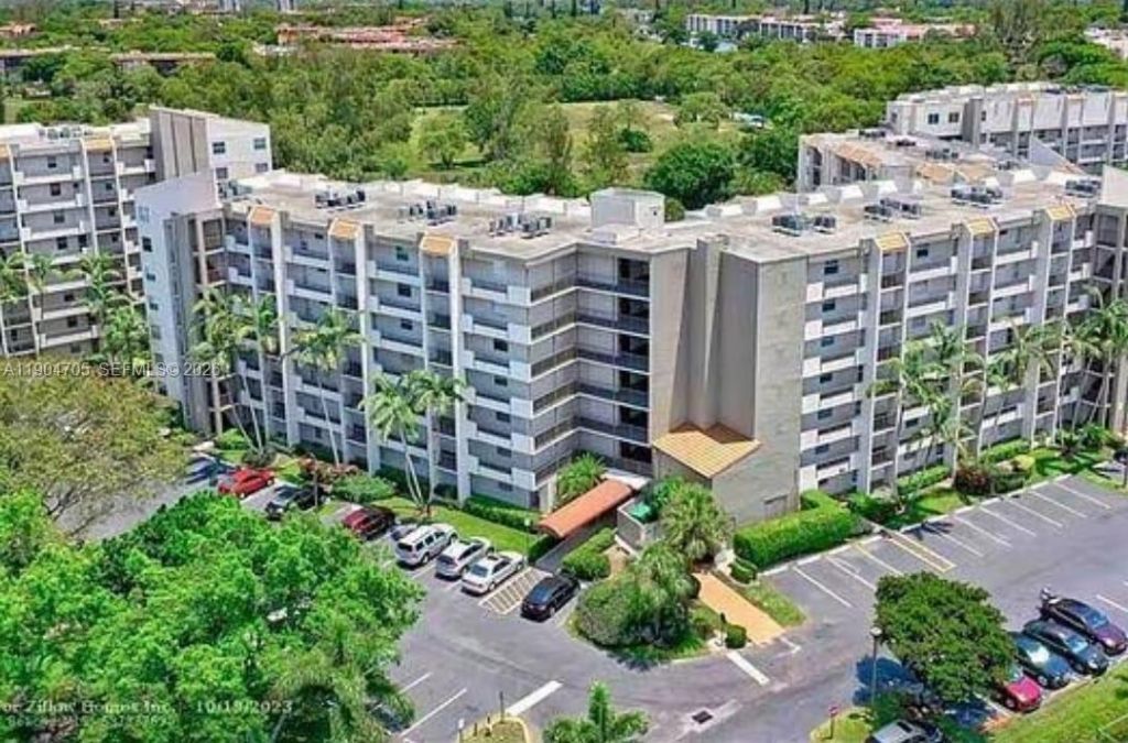 3910 Inverrary Blvd, Unit 703-B, Lauderhill, FL 33319 Photo