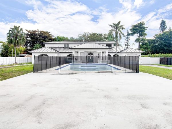 425 SW 129th Ave, Miami, FL 33184