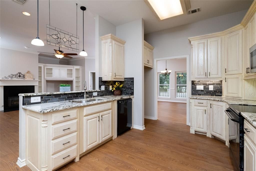 604 Runaway Bay Drive, Runaway Bay, TX 76426 Main Photo