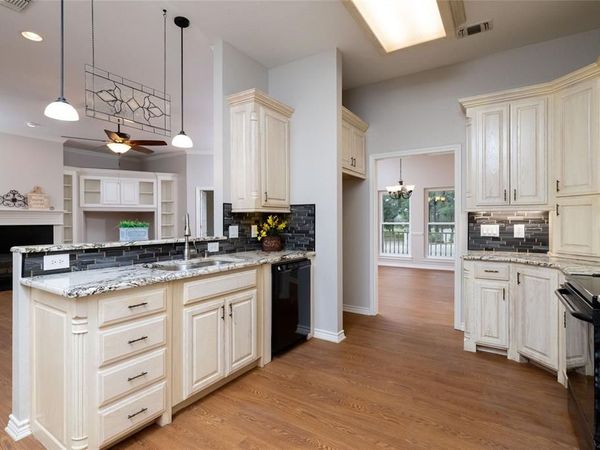 604 Runaway Bay Drive, Runaway Bay, TX 76426