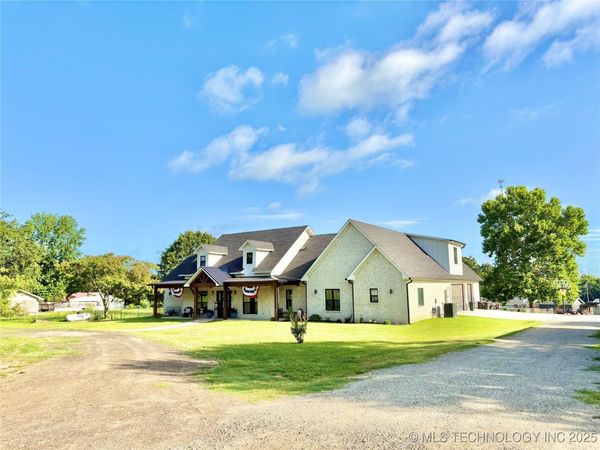 1609 E Hollow Oak Road, Stigler, OK 74462