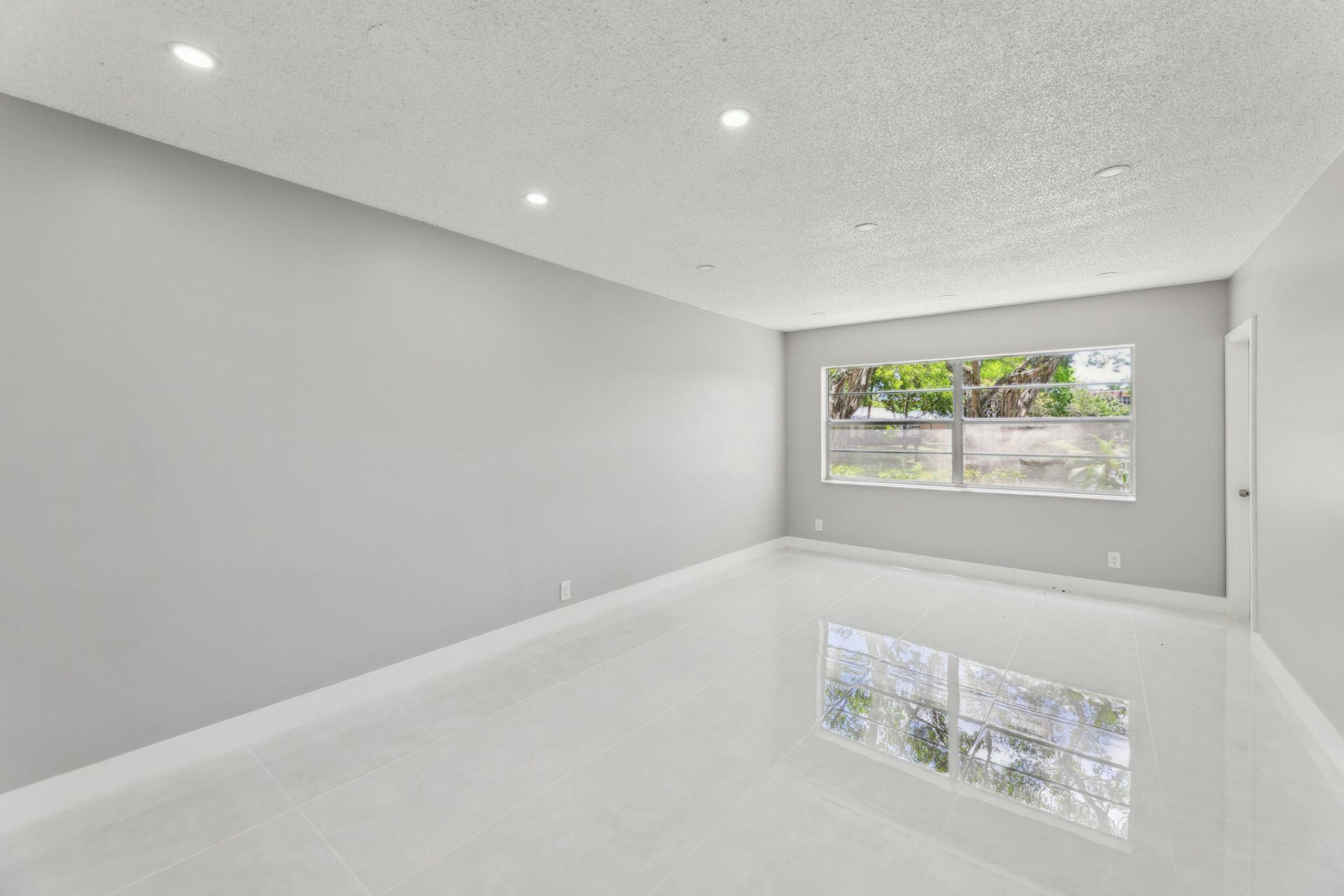 5102 NW 36th Street, Unit 408, Lauderdale Lakes, FL 33319 Photo