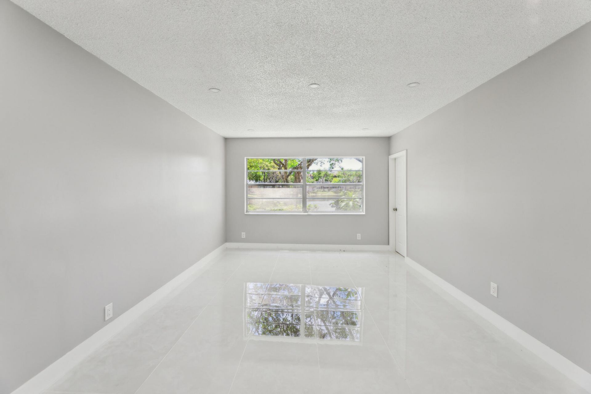 5102 NW 36th Street, Unit 408, Lauderdale Lakes, FL 33319 Photo