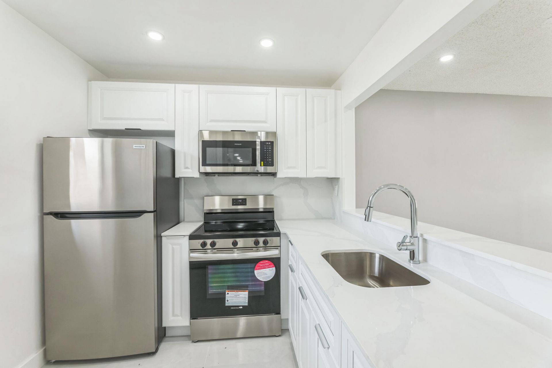 5102 NW 36th Street, Unit 408, Lauderdale Lakes, FL 33319 Photo