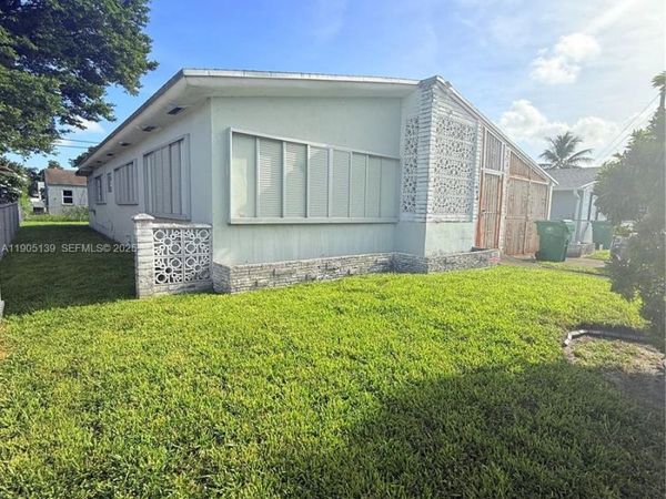 940 NW 67th St, Miami, FL 33150