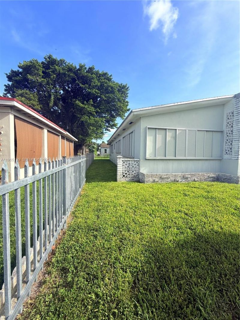 940 NW 67th St, Miami, FL 33150 Photo