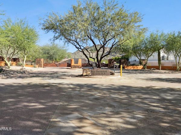 3304 E STELLA Lane, Unit 4, Paradise Valley, AZ 85253