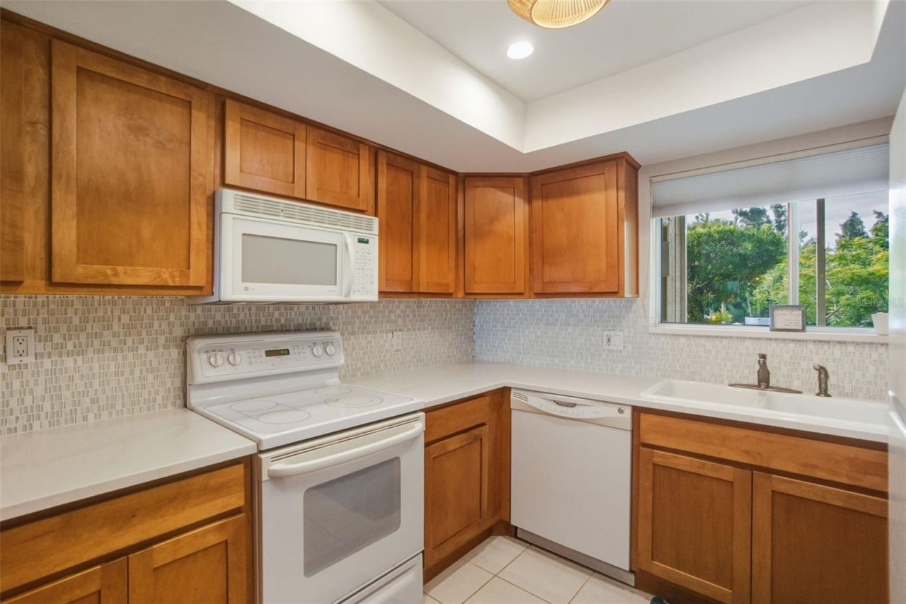 725 Manatee Avenue, Unit 725, Holmes Beach, FL 34217 Photo