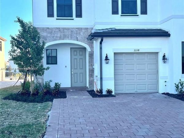 3338 W 112th St, Hialeah, FL 33018