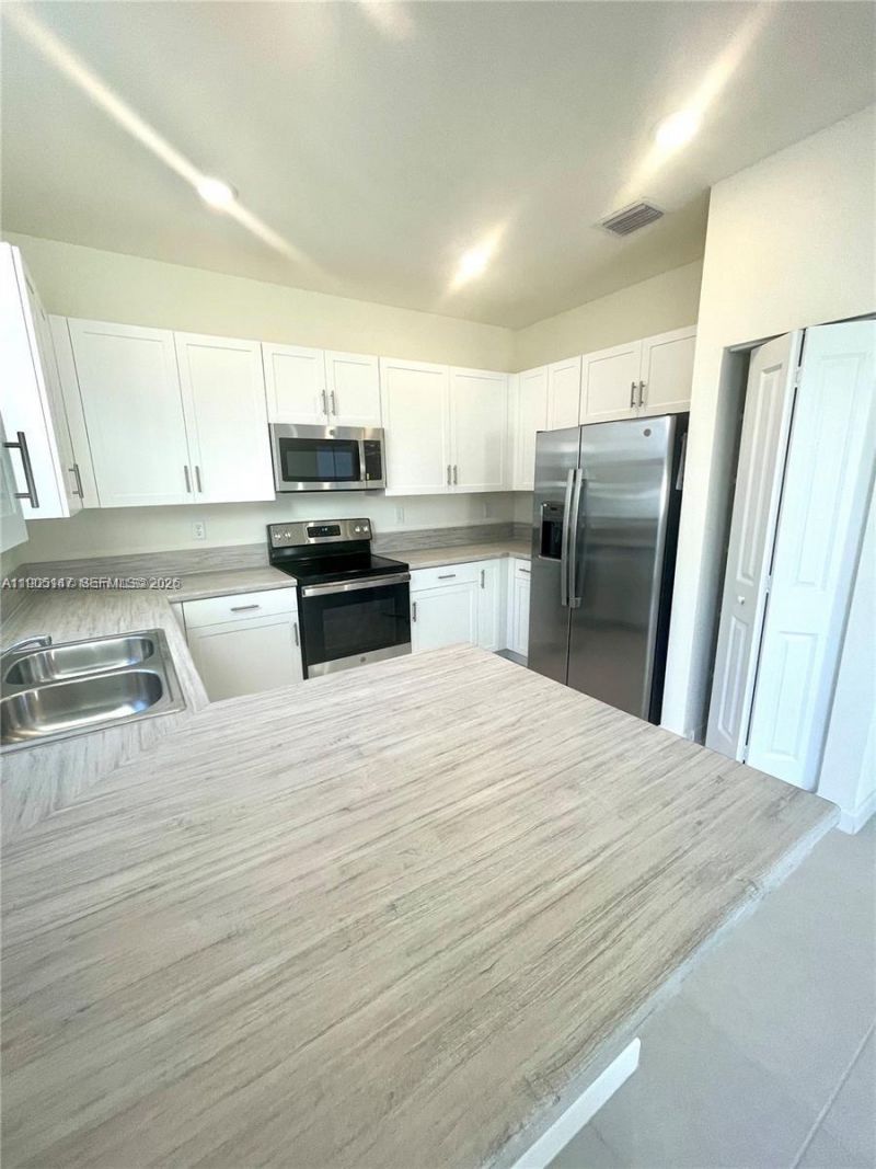 3338 W 112th St, Hialeah, FL 33018 Photo