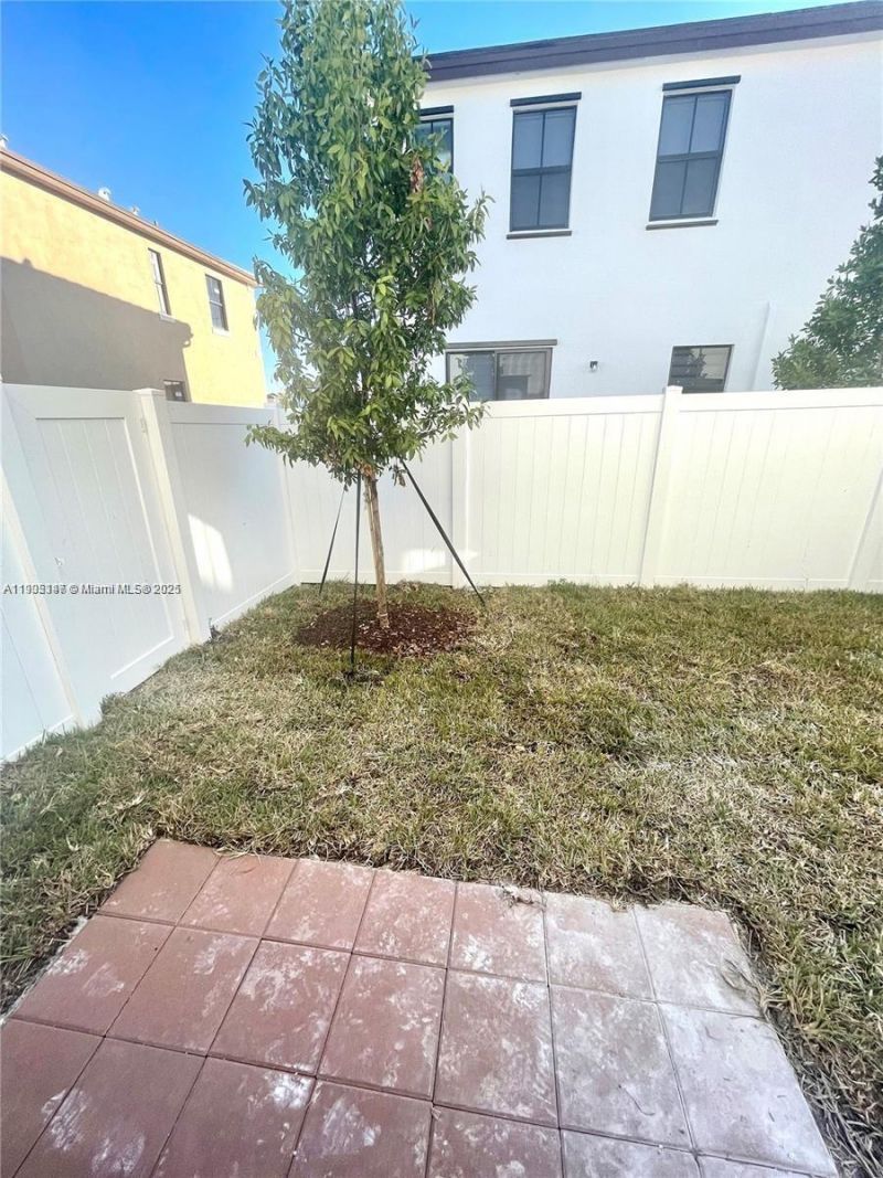 3338 W 112th St, Hialeah, FL 33018 Photo