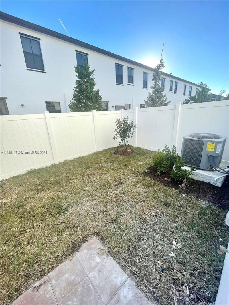 3338 W 112th St, Hialeah, FL 33018 Photo