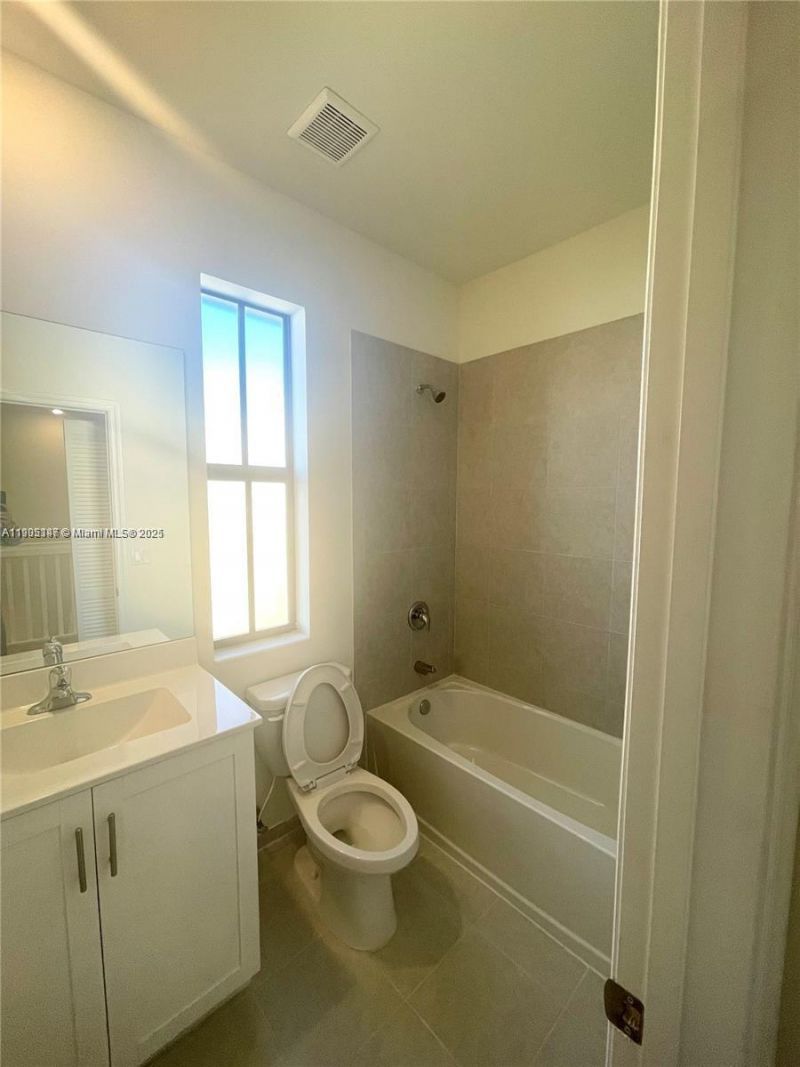 3338 W 112th St, Hialeah, FL 33018 Photo