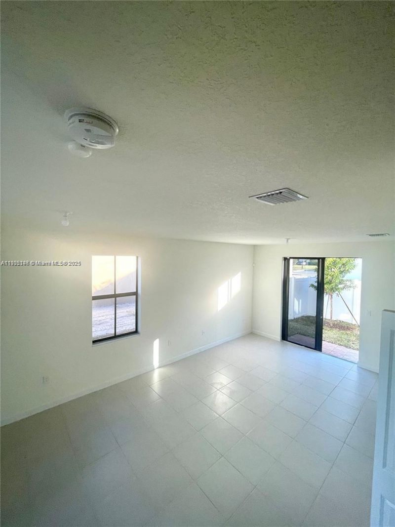 3338 W 112th St, Hialeah, FL 33018 Photo