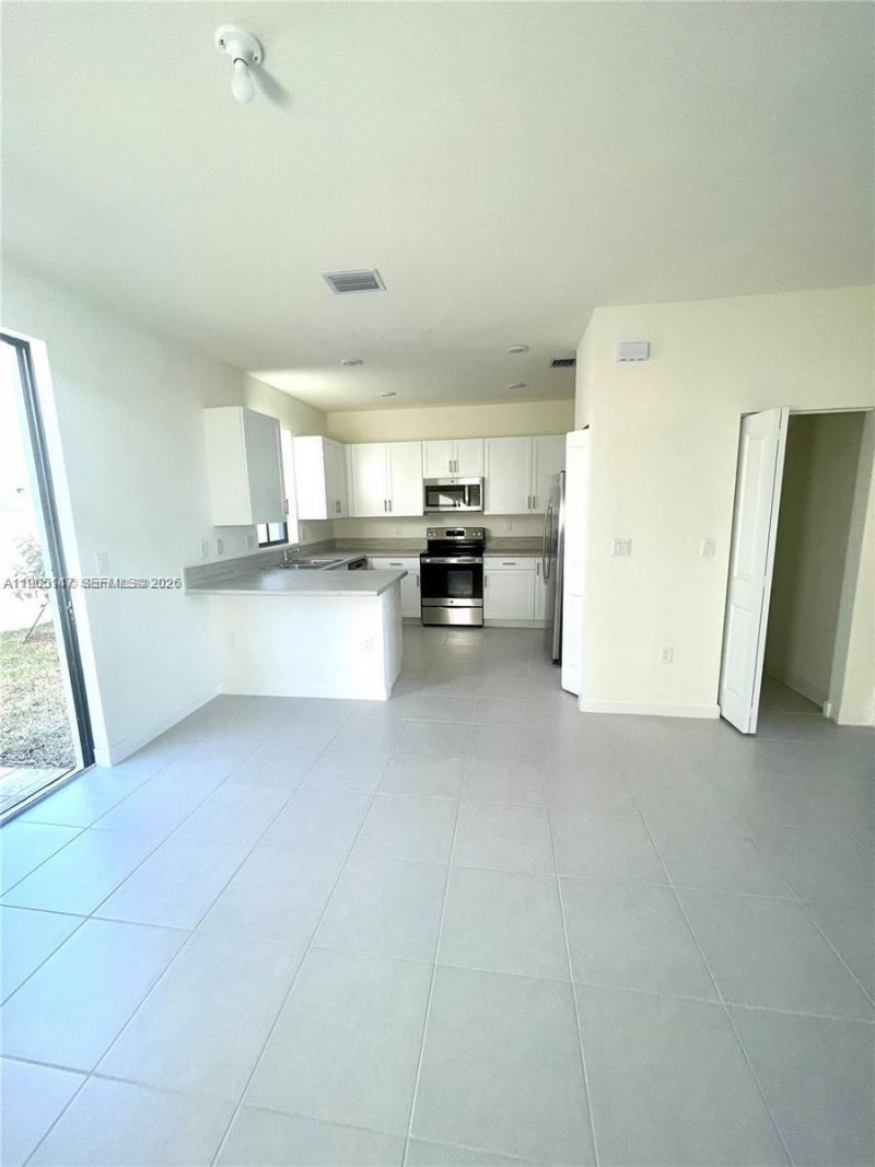 3338 W 112th St, Hialeah, FL 33018 Photo