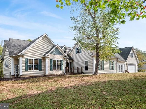 97 ELNINA DRIVE, HEDGESVILLE, WV 25427