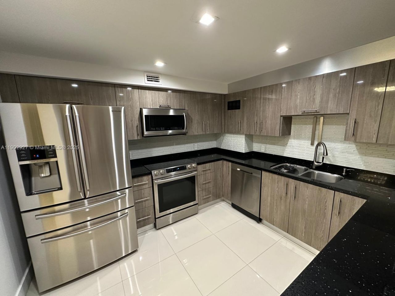 2801 NE 183rd St, Unit 1909W, Aventura, FL 33160 Photo