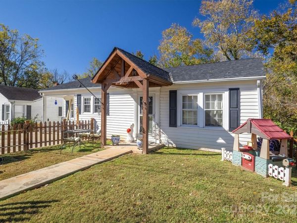416 Edgewood Drive SW, Lenoir, NC 28645