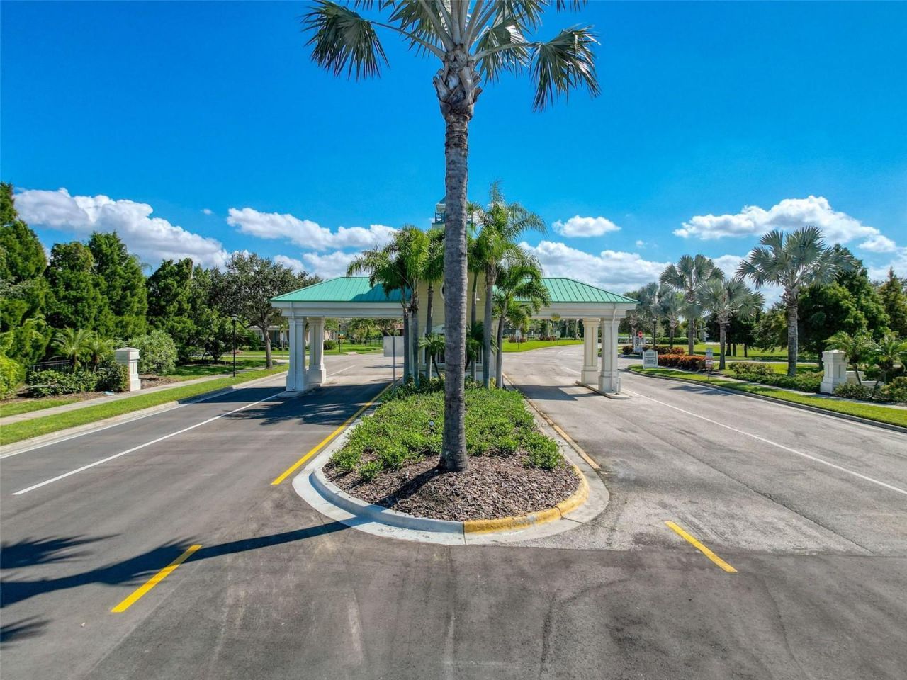335 Cockle Shell Loop, Apollo Beach, FL 33572 Photo
