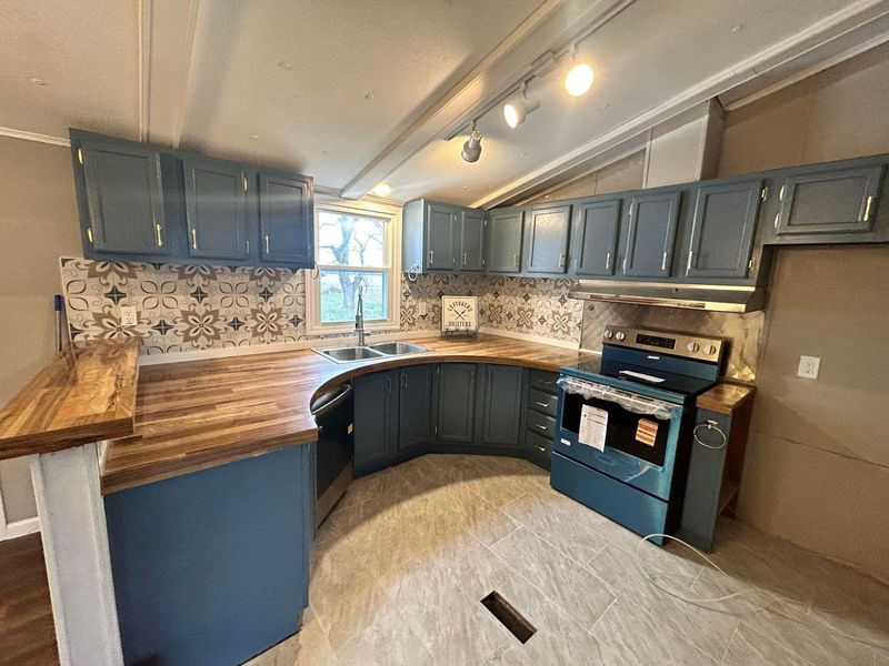 20360 Five Point Pike, Williamsport, OH 43164 Photo 3