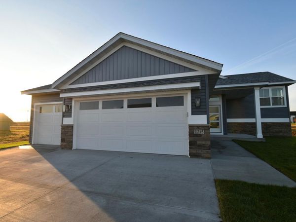 2215 Elk Run Drive SE, Pine Island, MN 55963