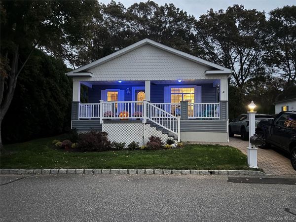 1661 Old Country Road, Unit 506, Riverhead, NY 11901