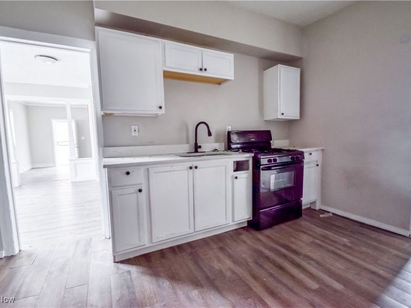 8303 Connecticut Avenue, Cleveland, OH 44105 Photo 2