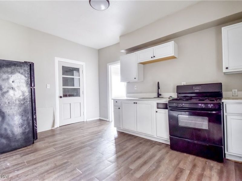 8303 Connecticut Avenue, Cleveland, OH 44105 Photo 3