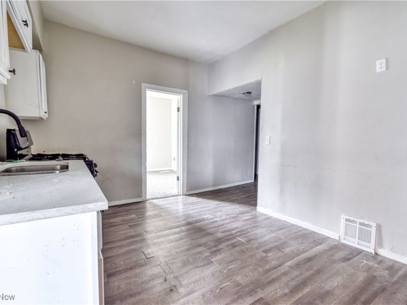 8303 Connecticut Avenue, Cleveland, OH 44105 Photo 4