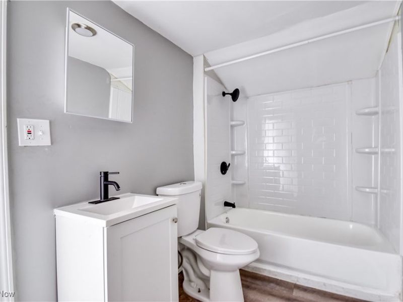 8303 Connecticut Avenue, Cleveland, OH 44105 Photo 6