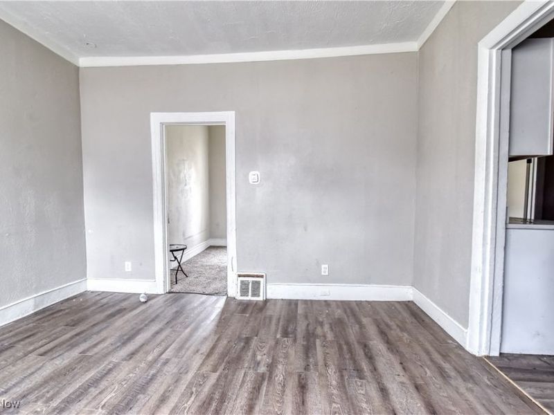 8303 Connecticut Avenue, Cleveland, OH 44105 Photo 7