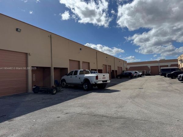 2450 W 82nd St, Unit 302, Hialeah, FL 33016