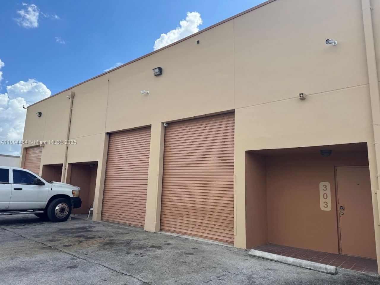 2450 W 82nd St, Unit 303, Hialeah, FL 33016 Photo