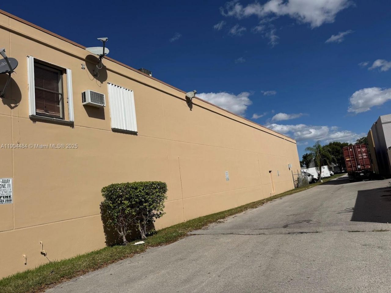 2450 W 82nd St, Unit 303, Hialeah, FL 33016 Photo