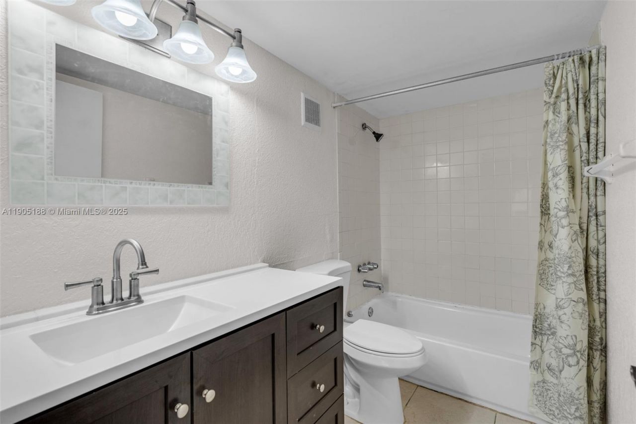 2062 NW 43rd Ter, Unit 2, Lauderhill, FL 33313 Photo