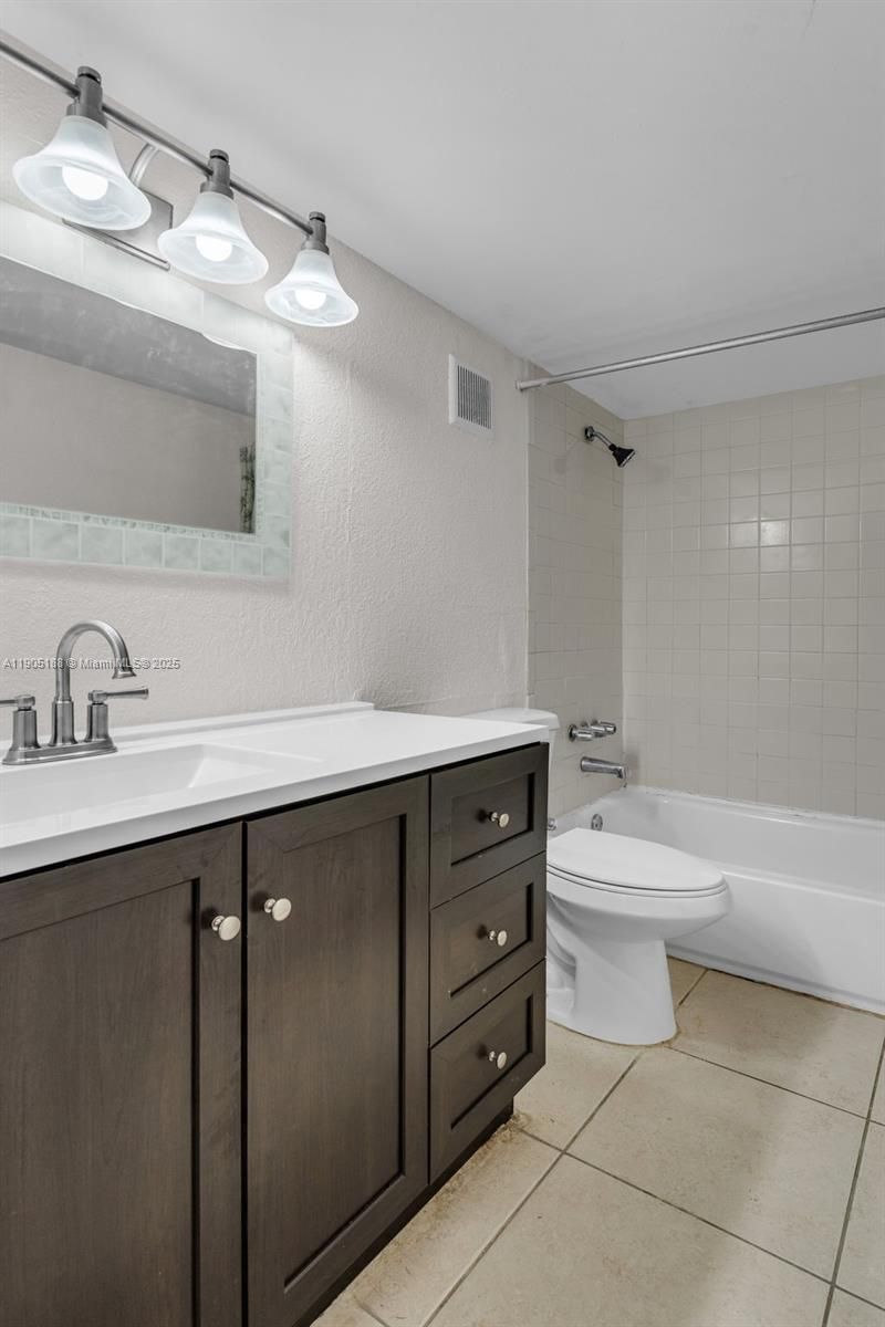 2062 NW 43rd Ter, Unit 2, Lauderhill, FL 33313 Photo