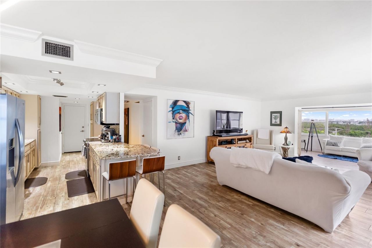 1750 Benjamin Franklin Drive, Unit 6G, Sarasota, FL 34236 Photo