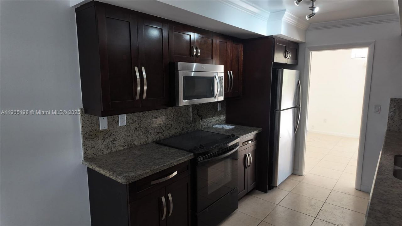 3326 Farragut St, Unit 6F, Hollywood, FL 33021 Photo