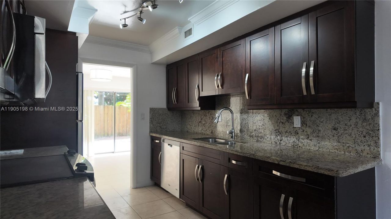 3326 Farragut St, Unit 6F, Hollywood, FL 33021 Photo