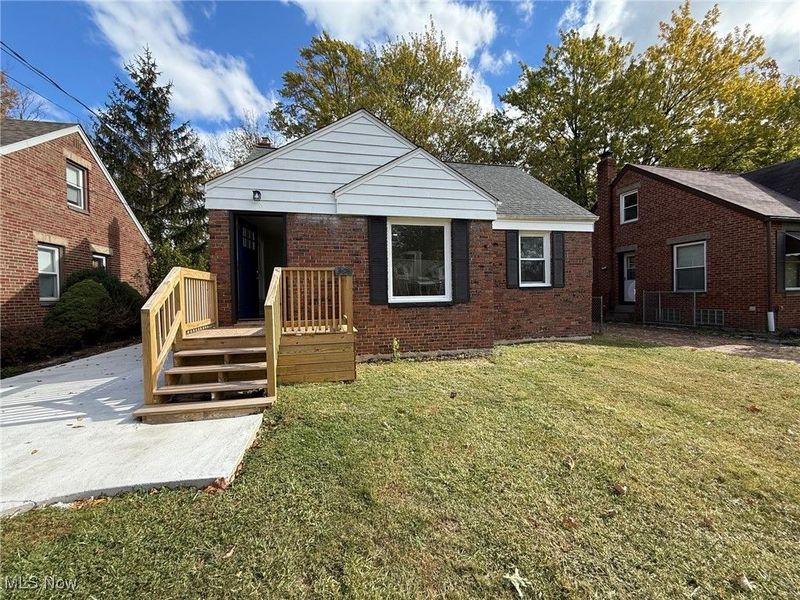 325 E 257 Street, Euclid, OH 44132 Photo 2