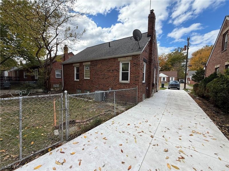 325 E 257 Street, Euclid, OH 44132 Photo 6