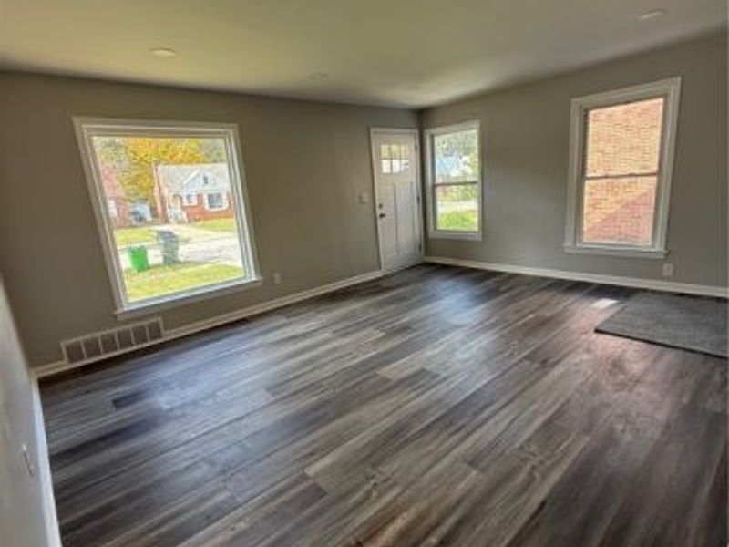 325 E 257 Street, Euclid, OH 44132 Photo 9