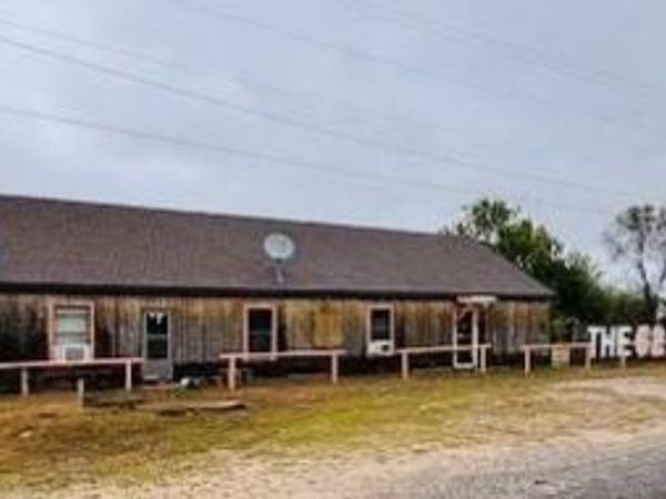 1720 E Columbia Street, Okemah, OK 74859
