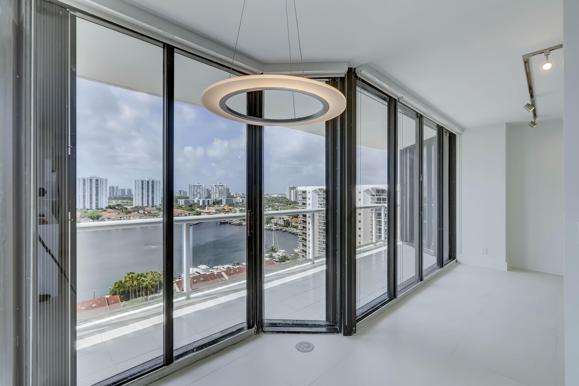 3640 Yacht Club Drive, Unit 1507, Aventura, FL 33180 Photo
