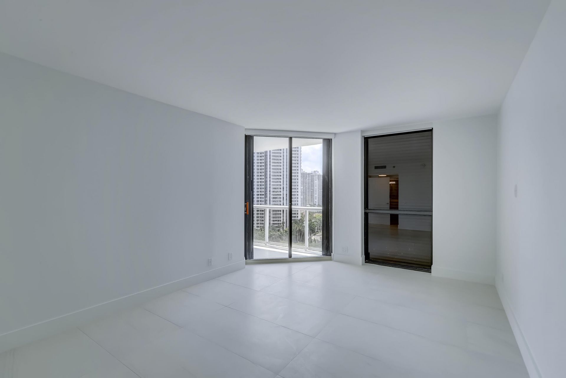 3640 Yacht Club Drive, Unit 1507, Aventura, FL 33180 Photo